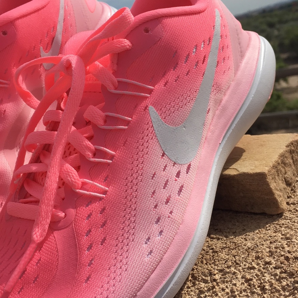 NWOT Women’s Nike Flex Run. - Picture 5 of 8